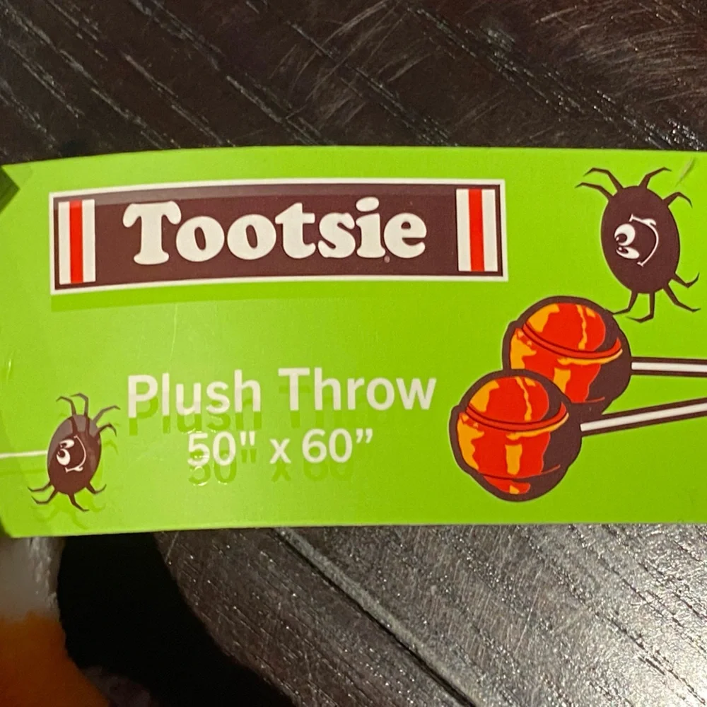 TOOTSIE ROLL HALLOWEEN CANDY THEME PLUSH THROW 50”‎ X 60”